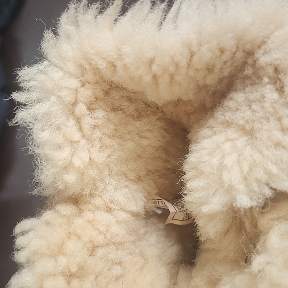 Ugg   short boats size 6 US - Picture 6 of 11